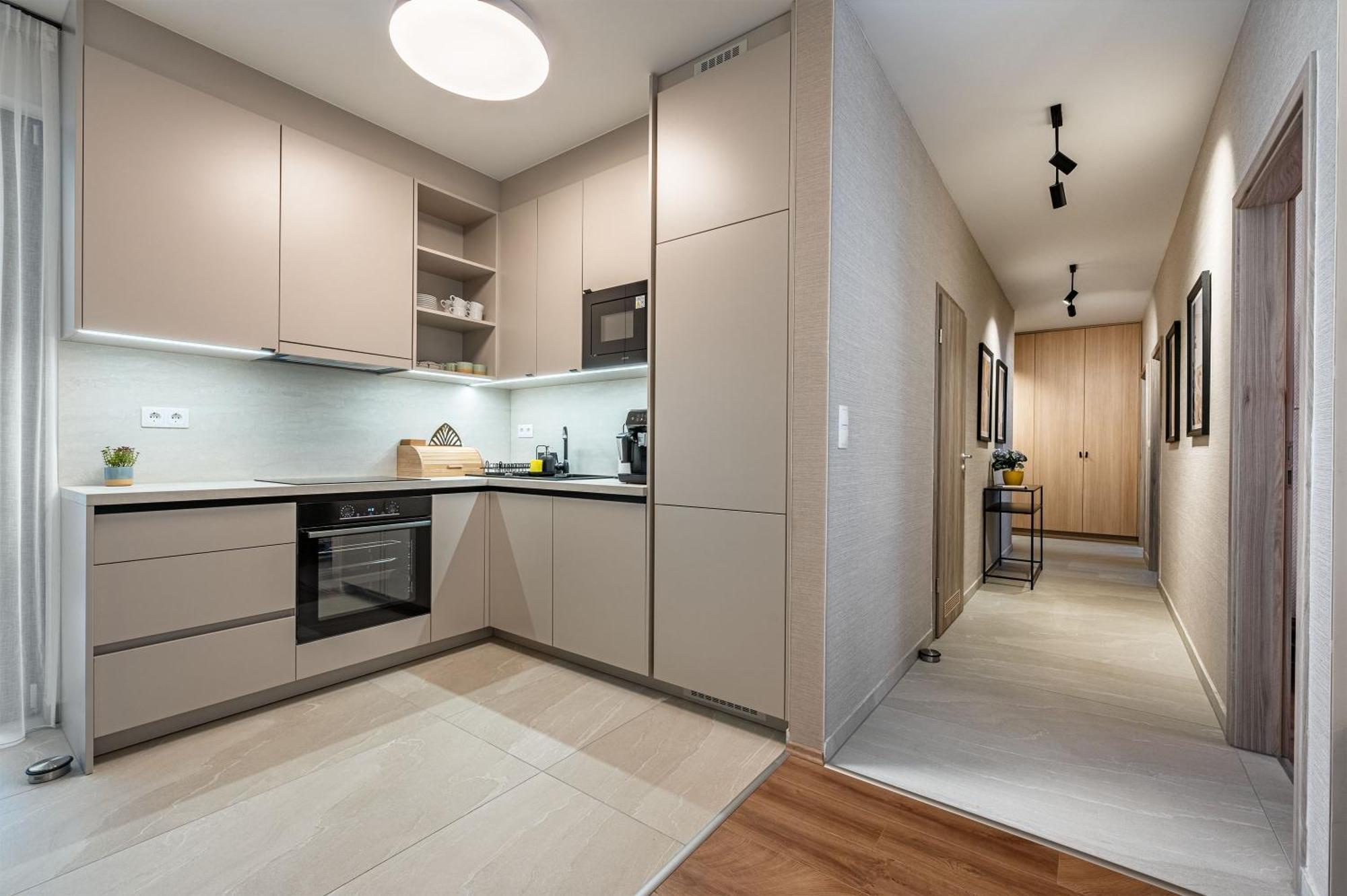 3 Bedroom W Garage And Balcony Appartamento