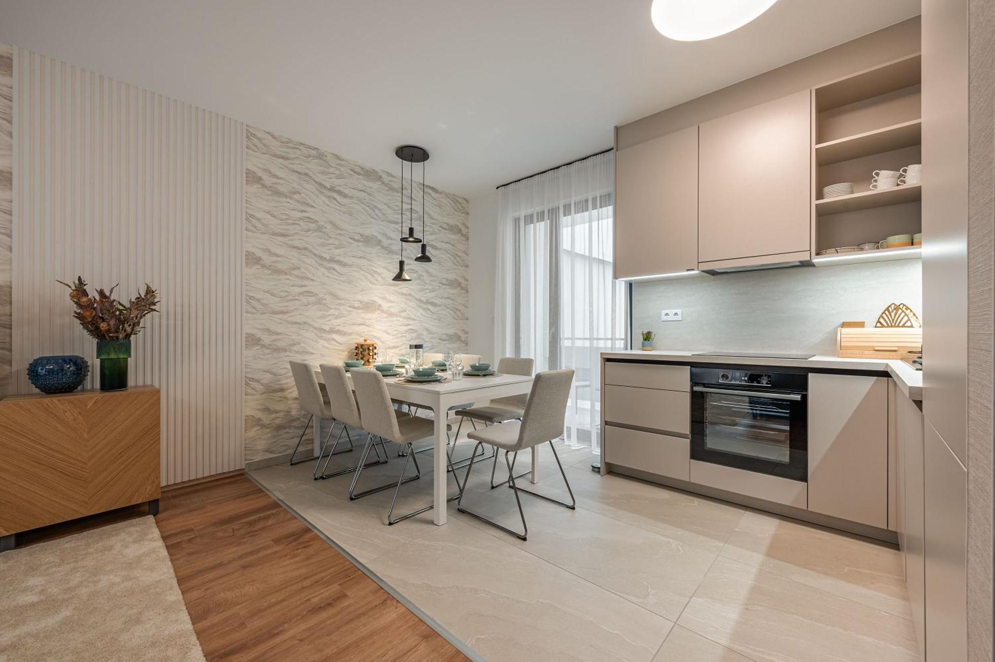 Appartamento 3 Bedroom W Garage And Balcony *