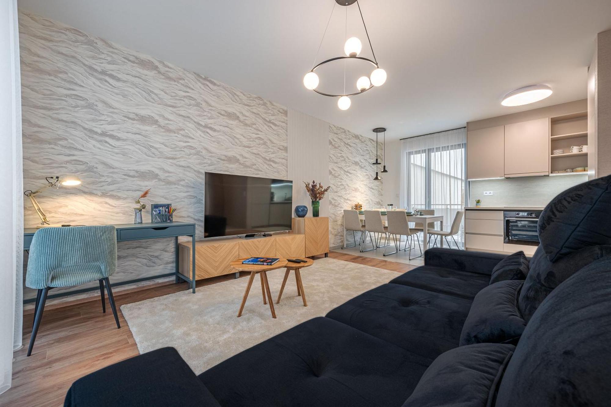 3 Bedroom W Garage And Balcony Appartamento