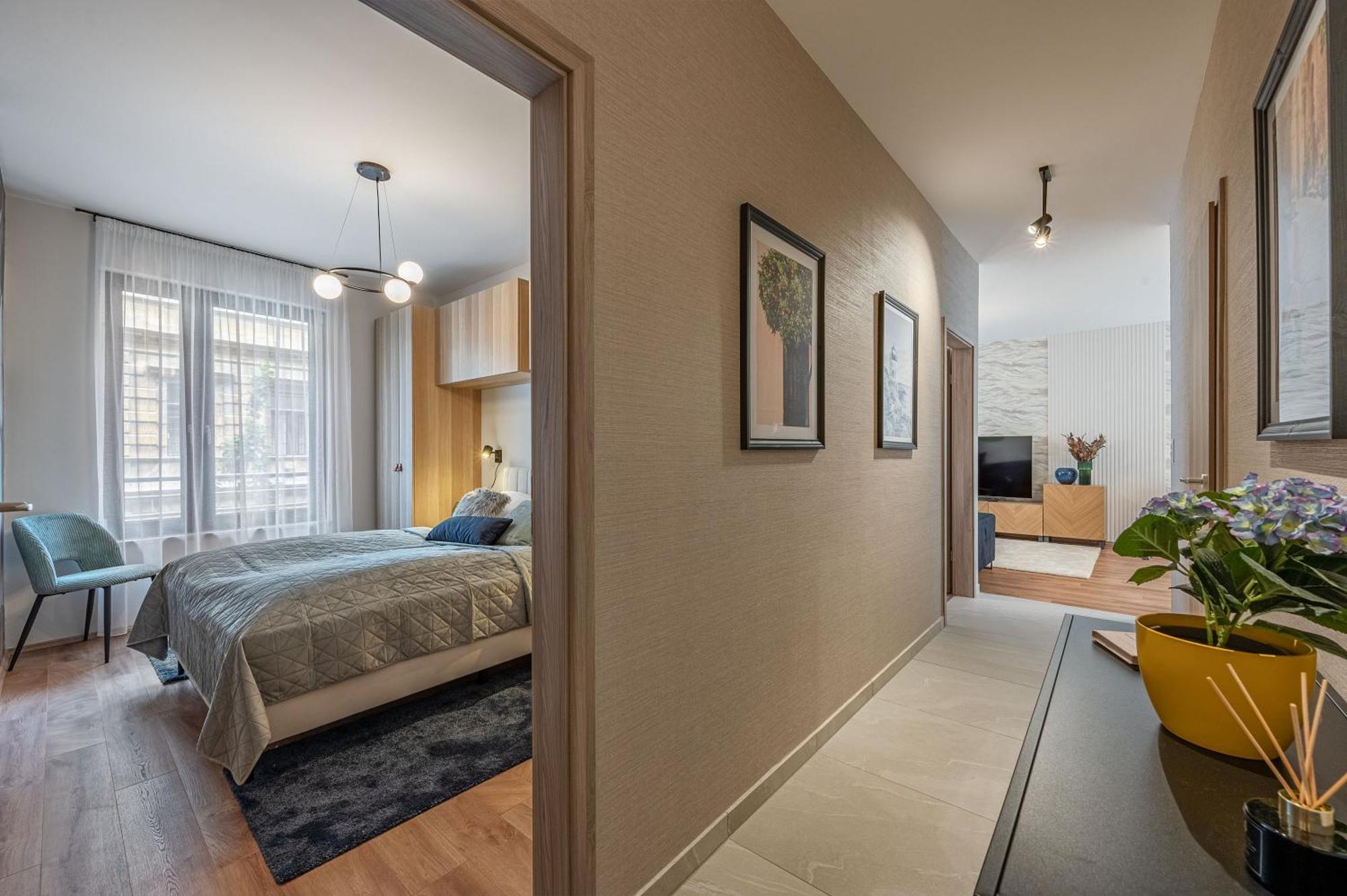 3 Bedroom W Garage And Balcony * Boedapest